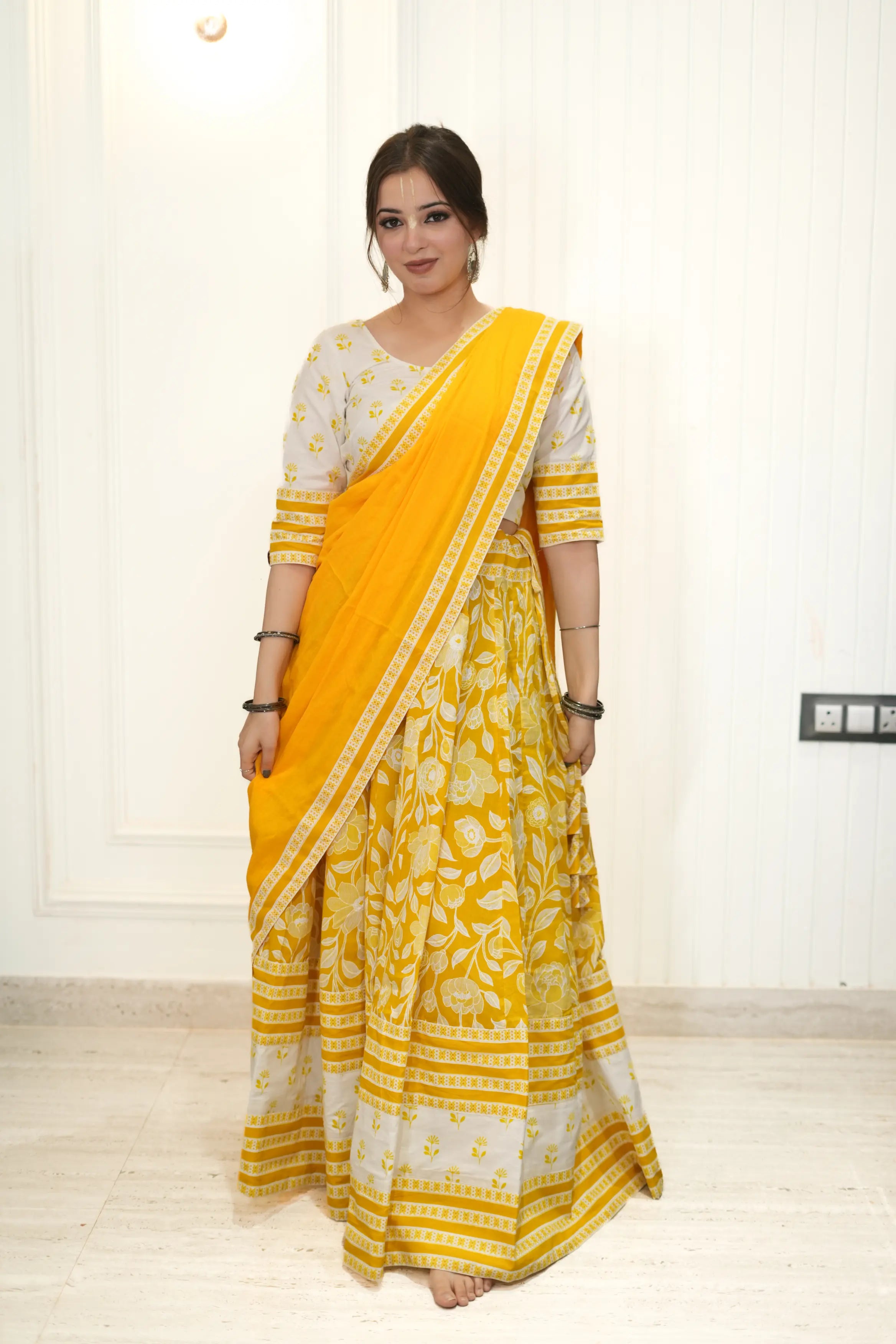 Kutumb Peetambara Leher Gopi Dress