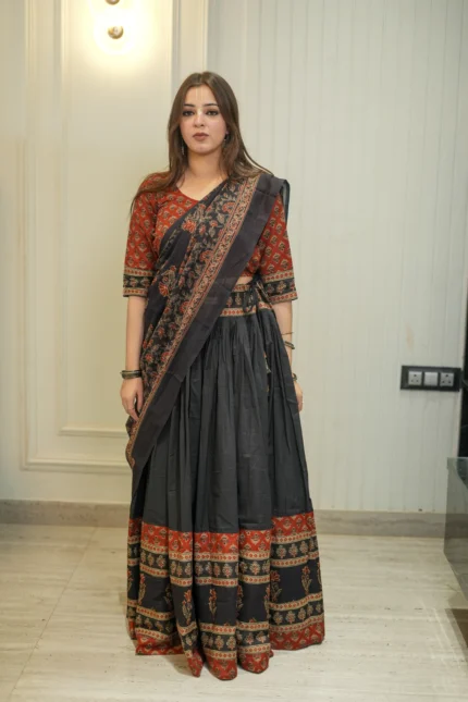 Kutumb Raktambara - Gopi Dress